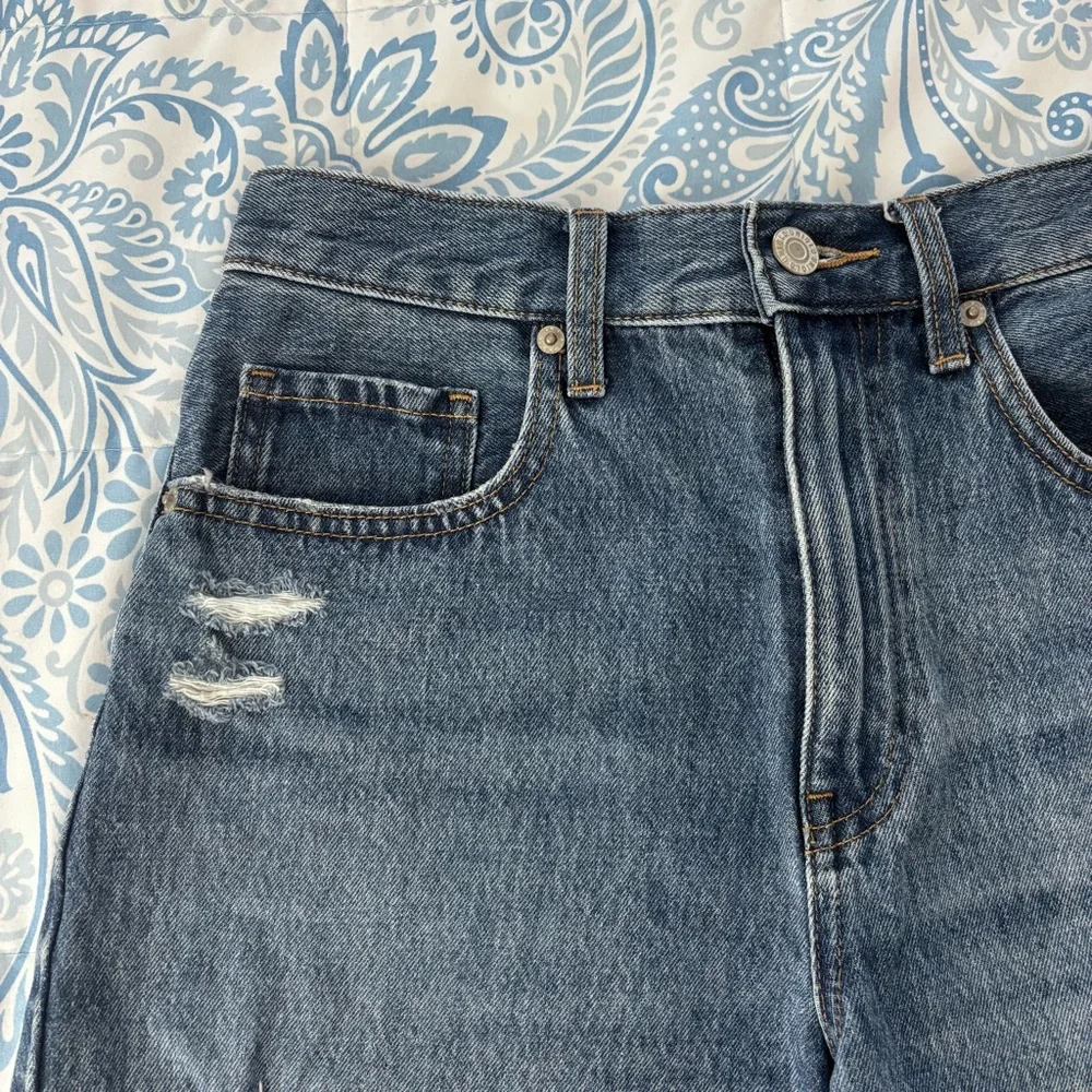 Uniqlo High Rise Distressed Denim Shorts Size 25